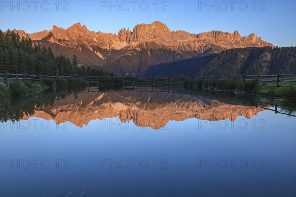 Mountains reflected in a small mountain lake, sunset, evening light, Wuhnleger, view of rose