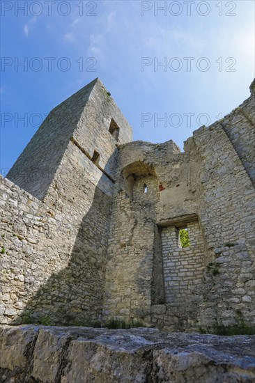 Ruin Reussenstein, ruin of a rock castle above Neidlingen, rock above the Neidlingen valley,