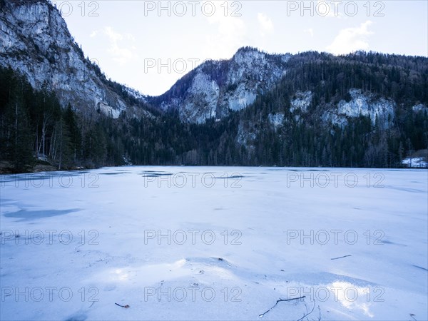 Winter atmosphere, frozen Gleinkersee, Spital am Pyhrn, Totes Gebirge, Pyhrn-tidal creek region,