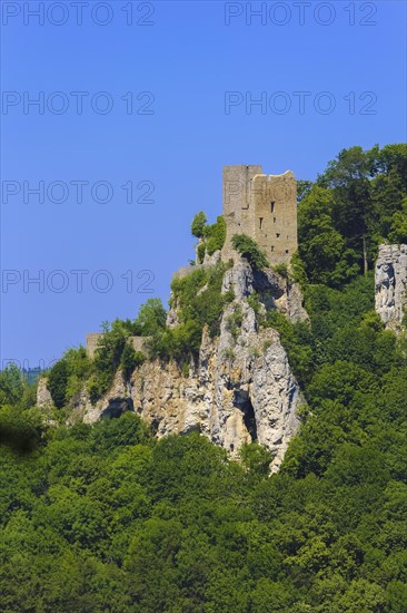 Ruin Reussenstein, ruin of a rock castle above Neidlingen, rock above the Neidlingen valley,
