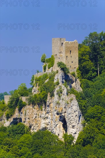 Ruin Reussenstein, ruin of a rock castle above Neidlingen, rock above the Neidlingen valley,