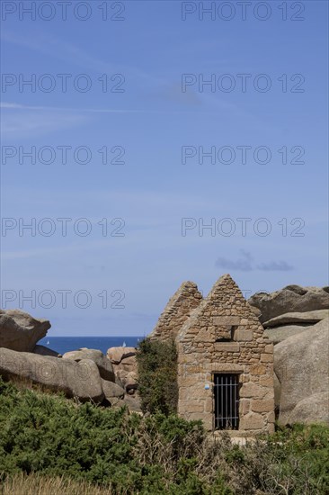 Ruin of an old (gunpowder) powder magazine, customs officers' path, customs officers' path near