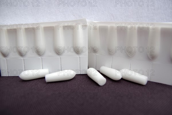 Suppositories, production, plastic, suppositories, pharmacy, moulds, The suppository mass is filled