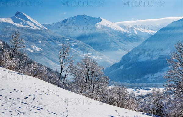 Winter panorama of the valley from the Gasteiner Hoehenweg with Graukogel 2492m in the Ankogel