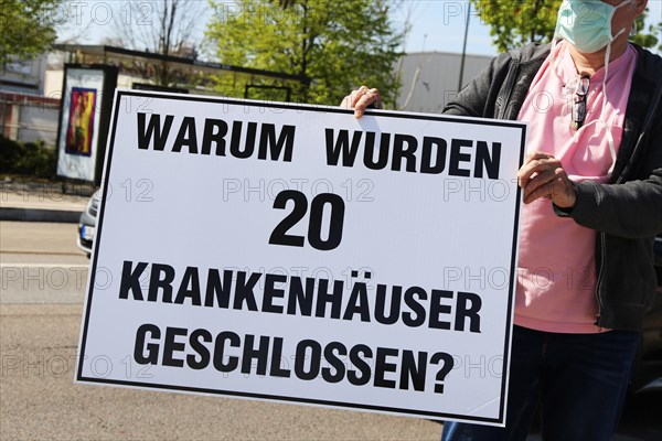 Rally against the corona measures: Demonstrators express their criticism of the corona policy with