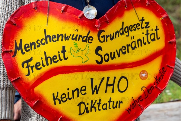 Under the motto Democracy Day, a parade took place in Neustadt-Hambach, followed by a rally at