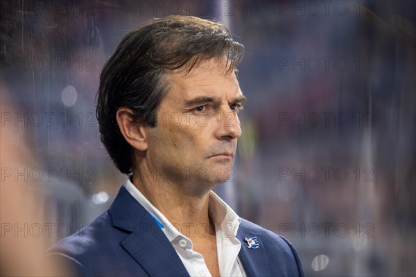 Coach Dallas Eakins (Adler Mannheim) on match day 41 of the 2023/2024 DEL (German Ice Hockey