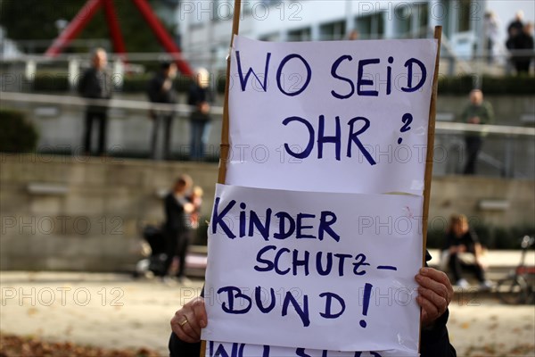 Corona protests in Mannheim: Several hundred opponents of the current corona measures gather at a
