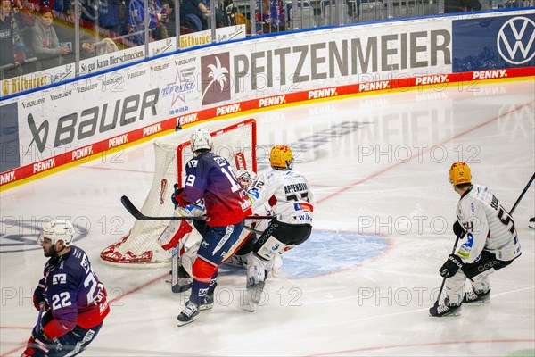 Game scene Adler Mannheim against Fischtown Pinguins Bremerhaven (PENNY DEL, German Ice Hockey