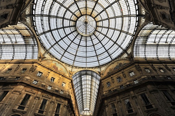 Vittorio Emanuele II Gallery, glass dome seen from the arcade, the world's first covered shopping