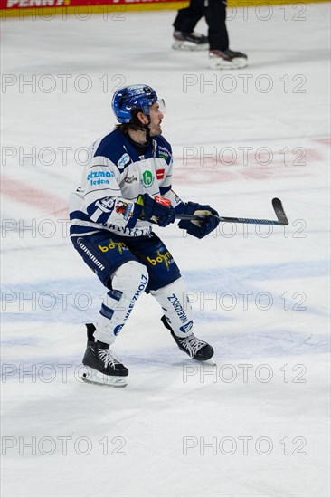 Hubert Labrie (16, Iserlohn Roosters) during the away game at Adler Mannheim on match day 41 of the