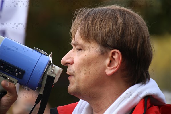 Corona protests in Mannheim: Several hundred opponents of the current corona measures gather at a