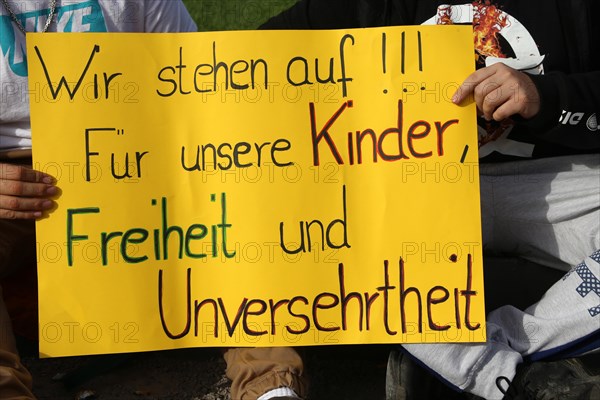 Karlsruhe: Corona protests against the measures taken by the federal government. The protests were