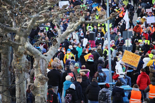 Mainz: A demonstration against the coronavirus measures took place under the slogan One year of