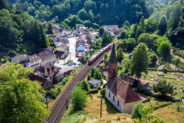 A local train operated by Verkehrsbetriebe Rhein-Neckar (VRN) runs through Frankenstein in the
