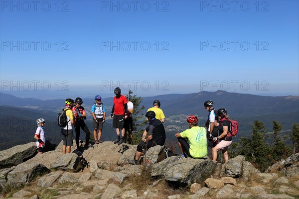 Mountain bike tour through the Bavarian Forest with the DAV Summit Club: On the summit of the