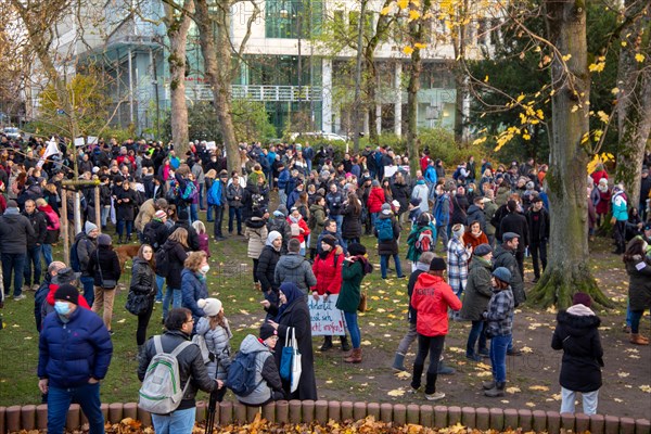 Frankfurt: Demonstration against vaccination pressure and the threat of compulsory vaccination. The