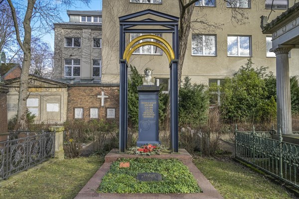 Friedrich August Stueler, Grave, Dorotheenstaedtischer Friedhof, Chausseestrasse, Mitte, Berlin,