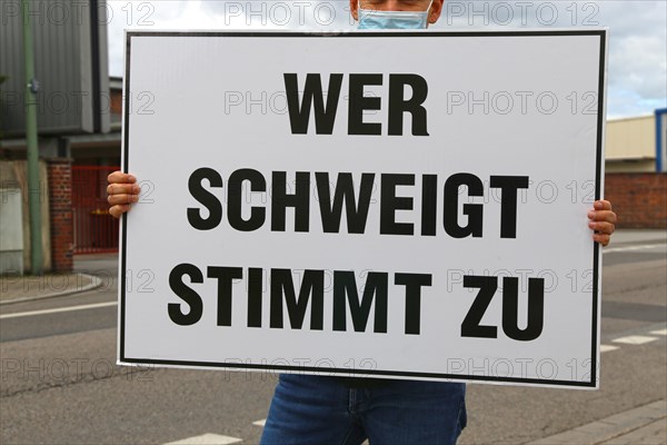 Rally against the corona measures: Demonstrators express their criticism of the corona policy with