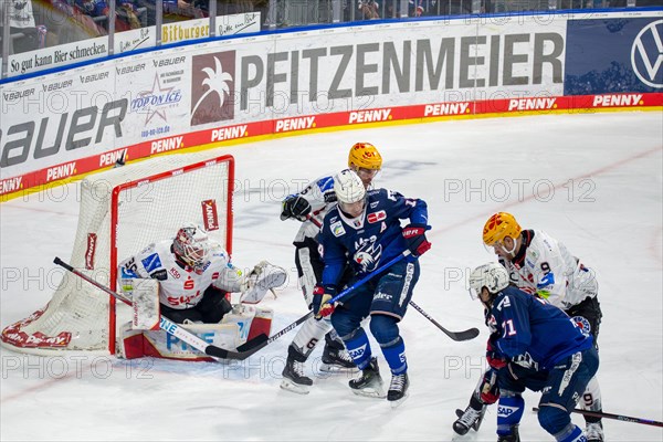 Game scene Adler Mannheim against Fischtown Pinguins Bremerhaven (PENNY DEL, German Ice Hockey