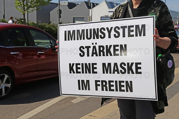 Rally against the corona measures: Demonstrators express their criticism of the corona policy with