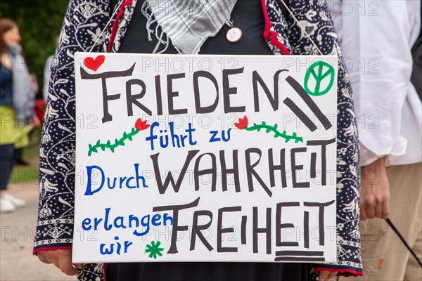 Under the motto Democracy Day, a parade took place in Neustadt-Hambach, followed by a rally at