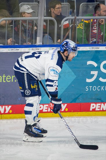 Mitch Eliot (24, Iserlohn Roosters) during the away game at Adler Mannheim on match day 41 of the