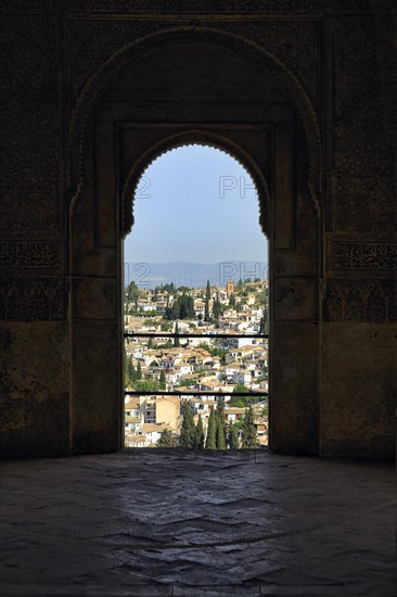 Palacio de Generalife, view through window, door with round arch, Mirador del Patio de la Acequia,