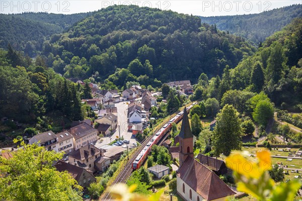 A local train operated by Verkehrsbetriebe Rhein-Neckar (VRN) runs through Frankenstein in the
