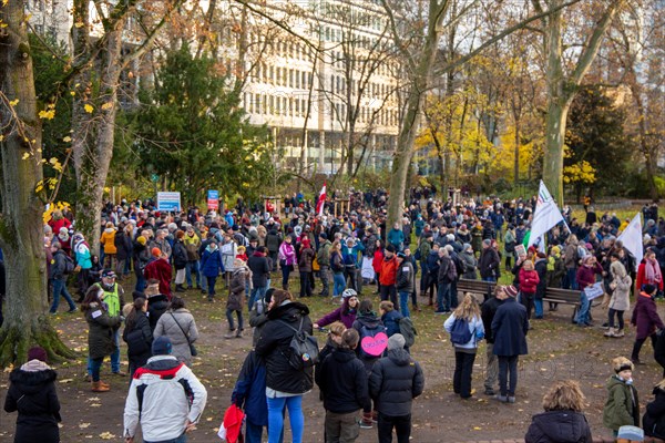 Frankfurt: Demonstration against vaccination pressure and the threat of compulsory vaccination. The