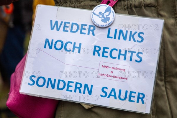 Frankfurt: Large demonstration against the corona measures. The organiser estimates the number of