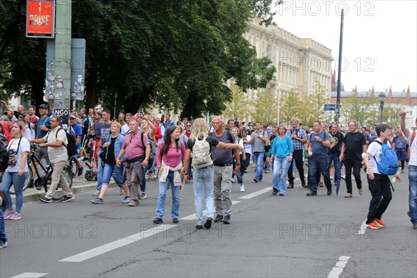 Berlin: The planned lateral thinkers' demonstration for peace and freedom against the corona