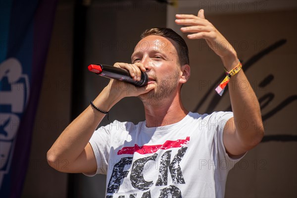 Rapper and peace activist Kilez More sings against war and armament and in favour of diplomacy and
