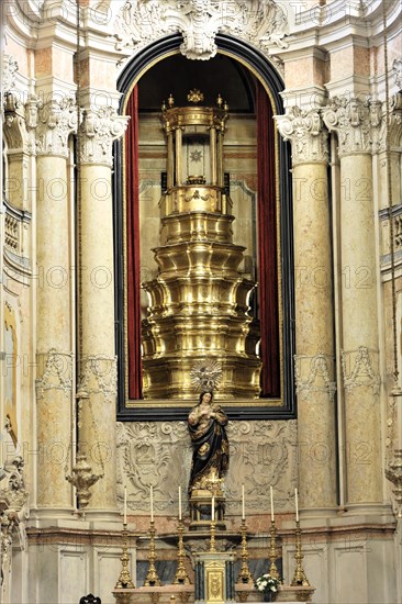 Altar, Igreja da Encarnacao, Church of the Incarnation, built in 1708, Lisbon, Lisboa, Portugal,