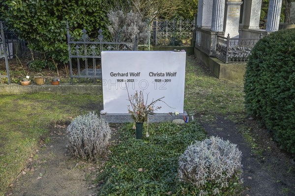 Gerhard and Christa Wolf, Grave, Dorotheenstaedtischer Friedhof, Chausseestrasse, Mitte, Berlin,