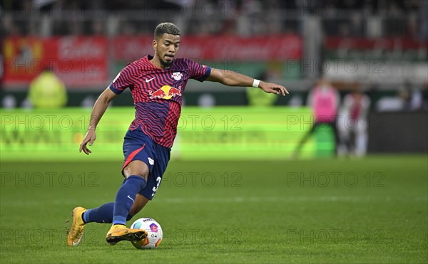 Benjamin Henrichs (39) RasenBallsport Leipzig RBL on the ball WWK Arena, Augsburg, Bavaria,