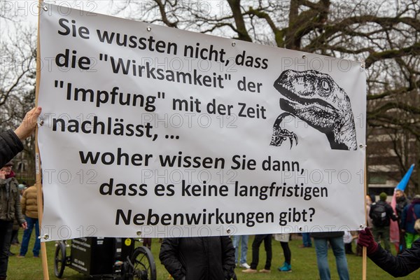 Frankfurt: Large demonstration against the corona measures. The organiser estimates the number of