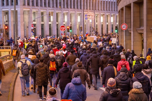 Frankfurt: Large demonstration against the corona measures. The organiser estimates the number of