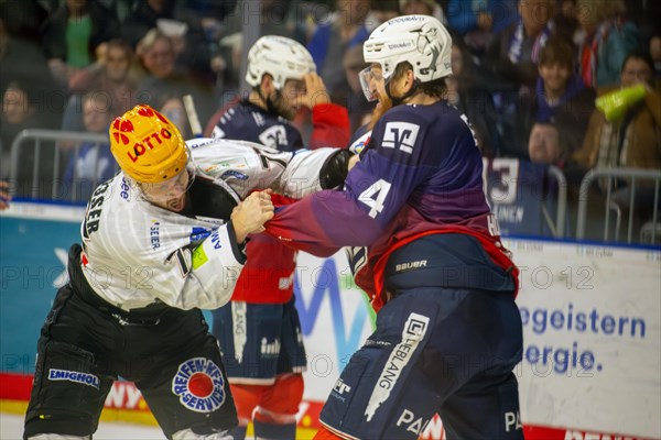 Adler Mannheim v Fischtown Pinguins Bremerhaven (PENNY DEL, German Ice Hockey League) : Fistfight