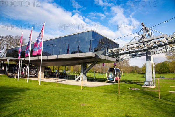 BUGA (Federal Garden Show) Mannheim 2023: The cable car connects the two exhibition grounds
