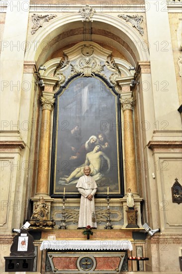 Side altar, Igreja da Encarnacao, Church of the Incarnation, built in 1708, Lisbon, Lisboa,
