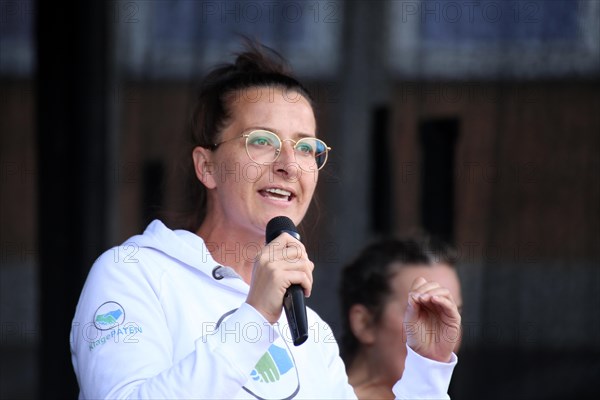Karlsruhe: Tina Romdhani speaks about the situation of children, especially in schools, as part of