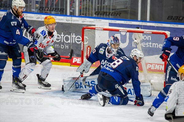 Game scene Adler Mannheim against Fischtown Pinguins Bremerhaven (PENNY DEL, German Ice Hockey