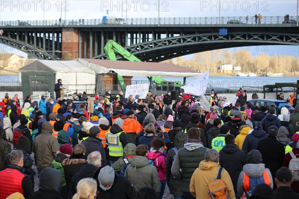 Mainz: A demonstration against the coronavirus measures took place under the slogan One year of