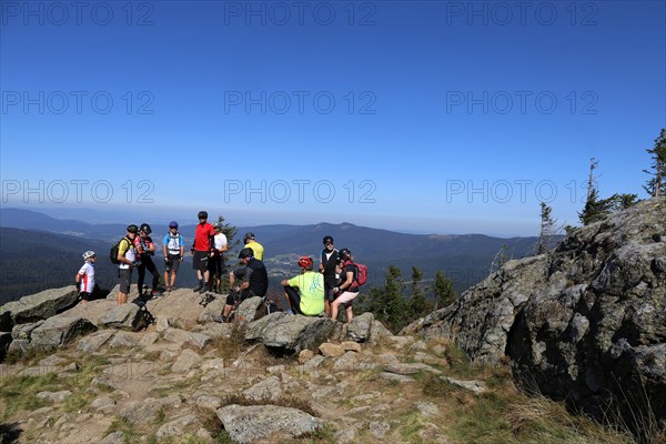 Mountain bike tour through the Bavarian Forest with the DAV Summit Club: On the summit of the
