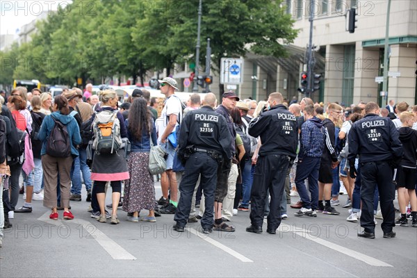 Berlin: The planned lateral thinkers' demonstration for peace and freedom against the German