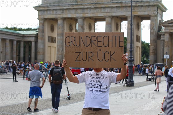 Berlin: The planned lateral thinkers' demonstration for peace and freedom against the German