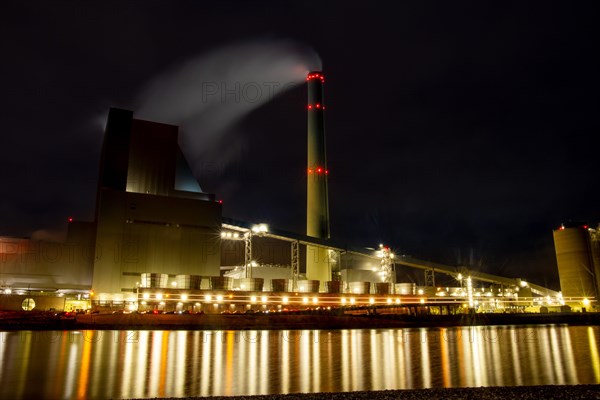 Night shot of the large power plant (GKM) in Mannheim. The large power plant in Mannheim is one of