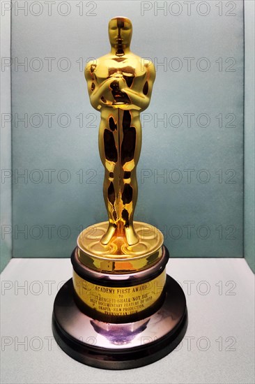 Oscar for Bernhard Grizmek for the documentary film Serengeti must not die, Haus der Geschichte,