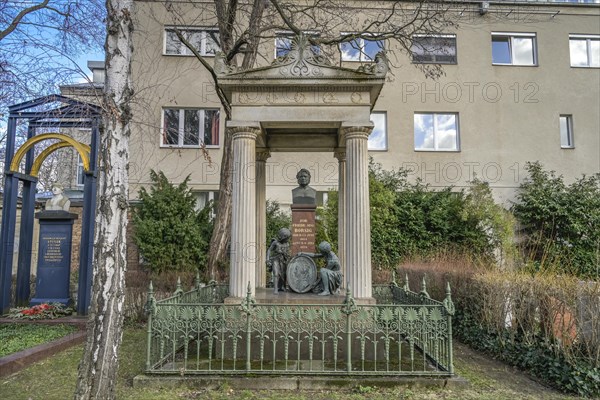 Johann Friedrich August Borsig, Grave, Dorotheenstaedtischer Friedhof, Chausseestrasse, Mitte,